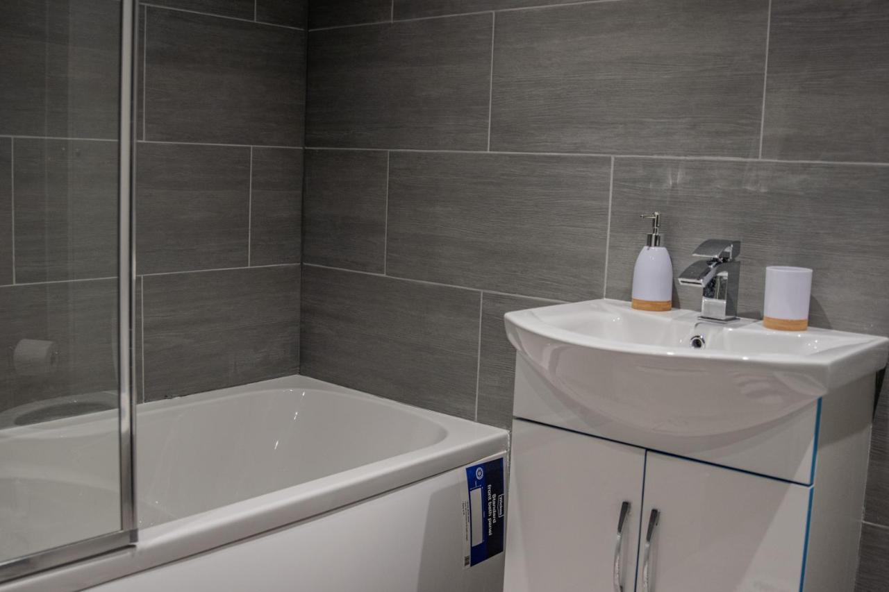 Bv Comfy Spacious 3 Bedroom House At Tatton Street Manchester Zewnętrze zdjęcie